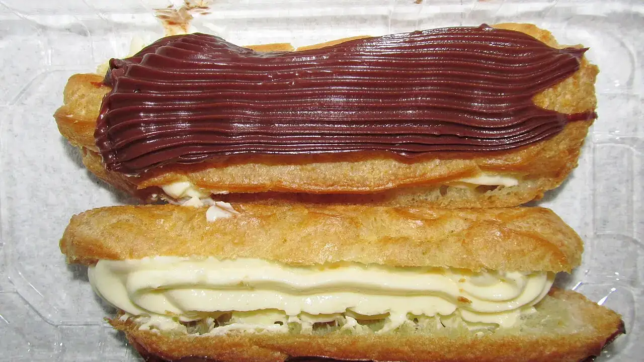 Chocolate éclair